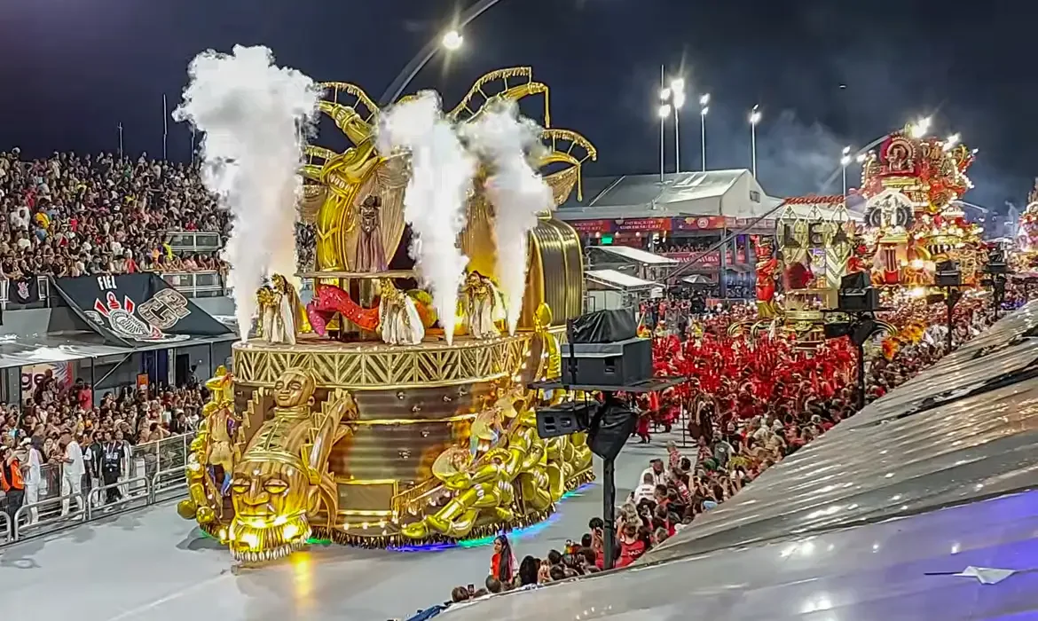 Vitória por décimos: Mocidade Alegre leva 13º título e sacode o Carnaval de São Paulo