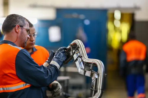 Unidade da ArcelorMittal em São Bento do Sul produz escapamentos do novo V8 da Stock Car