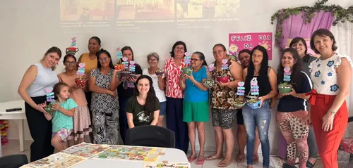 A Secretaria Municipal de Assistência Social (SEMAS), no bairro Oxford, uma ação em alusão ao Mês da Mulher