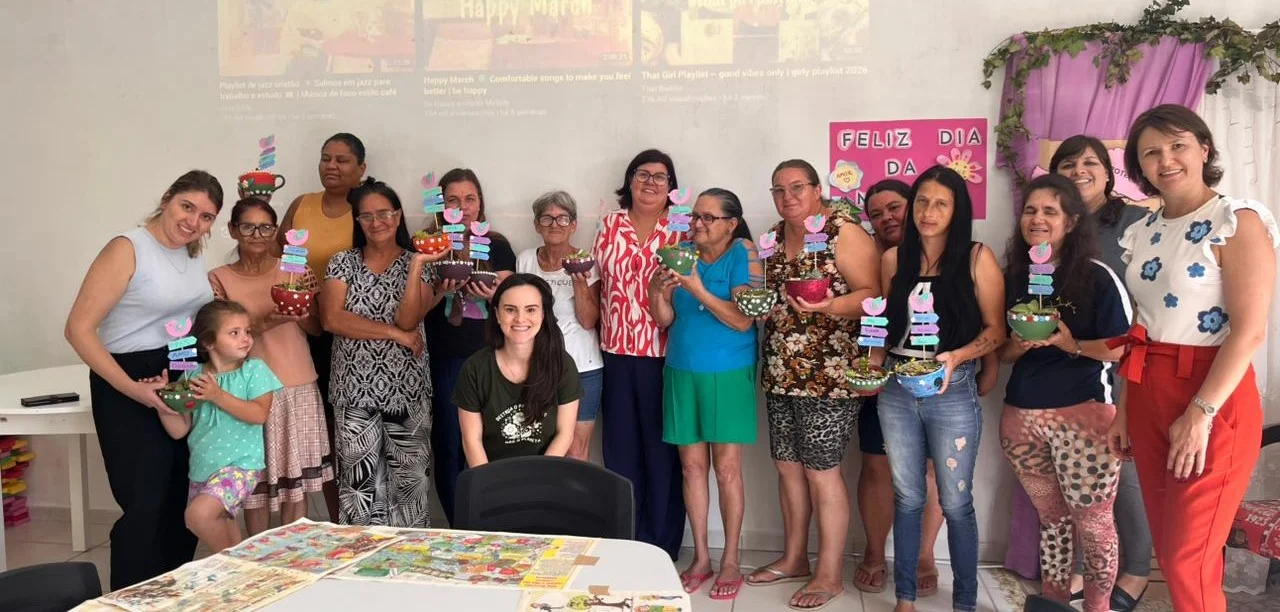 A Secretaria Municipal de Assistência Social (SEMAS), no bairro Oxford, uma ação em alusão ao Mês da Mulher