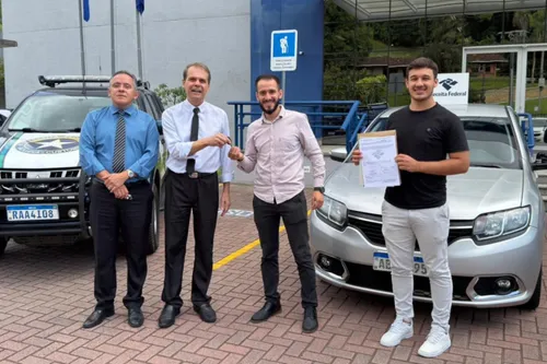 Papanduva recebe veículo da Receita Federal