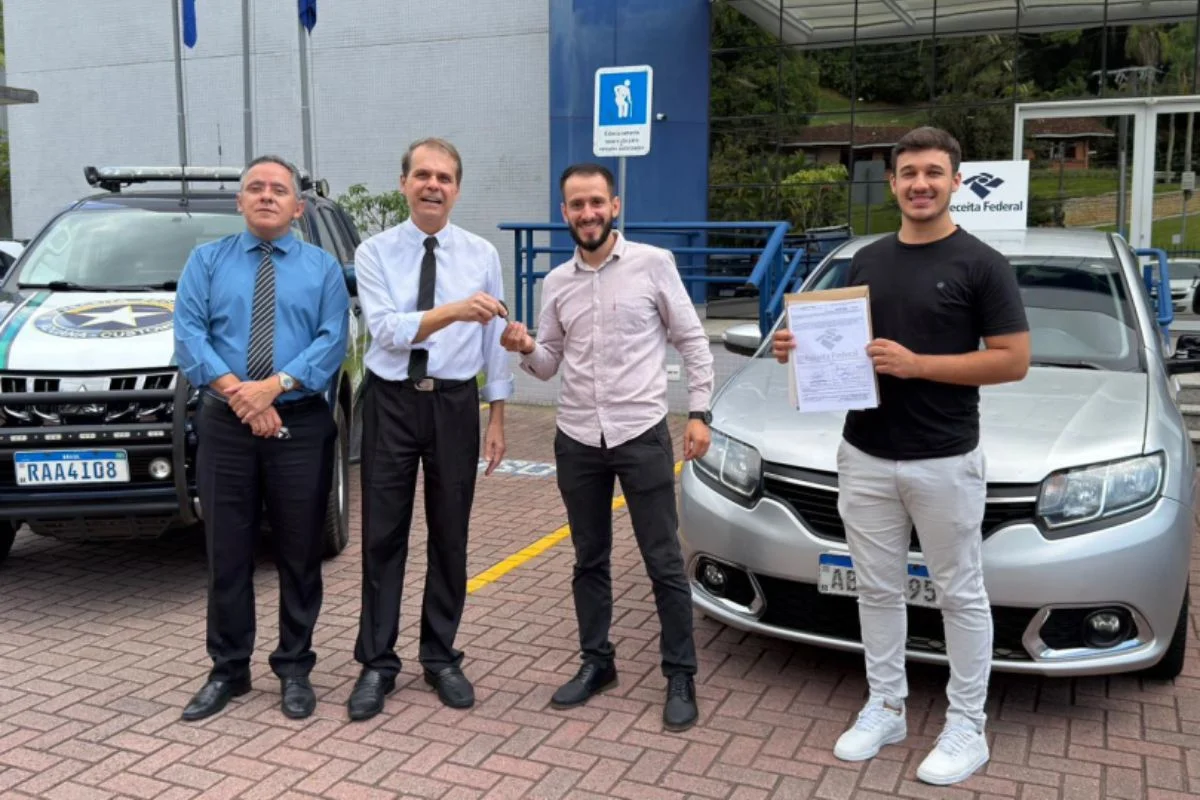 Papanduva recebe veículo da Receita Federal