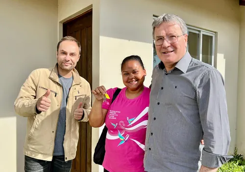 Emhab entrega mais duas casas em São Bento do Sul