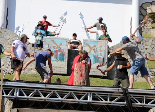 Ajustes finais para realização do espetáculo Drama do Calvário