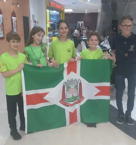 Xadrez de São Bento brilha em Blumenau e irmãos são destaque no pódio