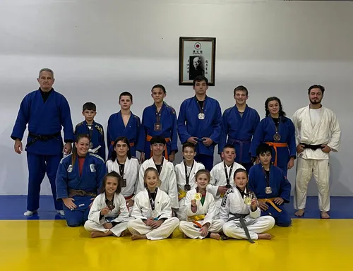 Judô de São Bento do Sul conquista 15 medalhas em competição estadual