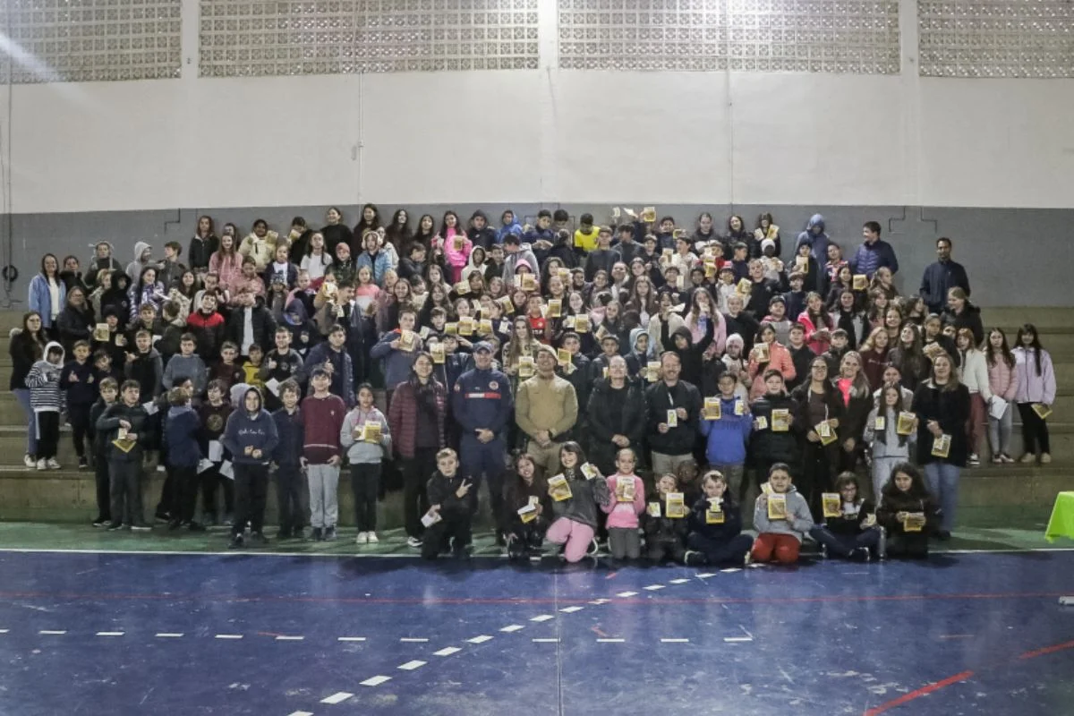 “Maio Amarelo”: ação beneficia 300 alunos em Papanduva