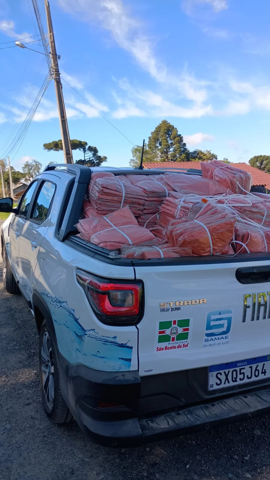 SAMAE avança na entrega dos sacos laranja para coleta seletiva em São Bento do Sul
