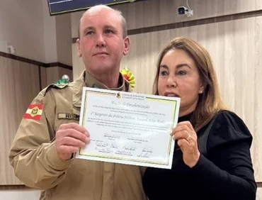 Câmara homenageia Sargento Evanil Riske por mais de 30 anos de serviços prestados à comunidade