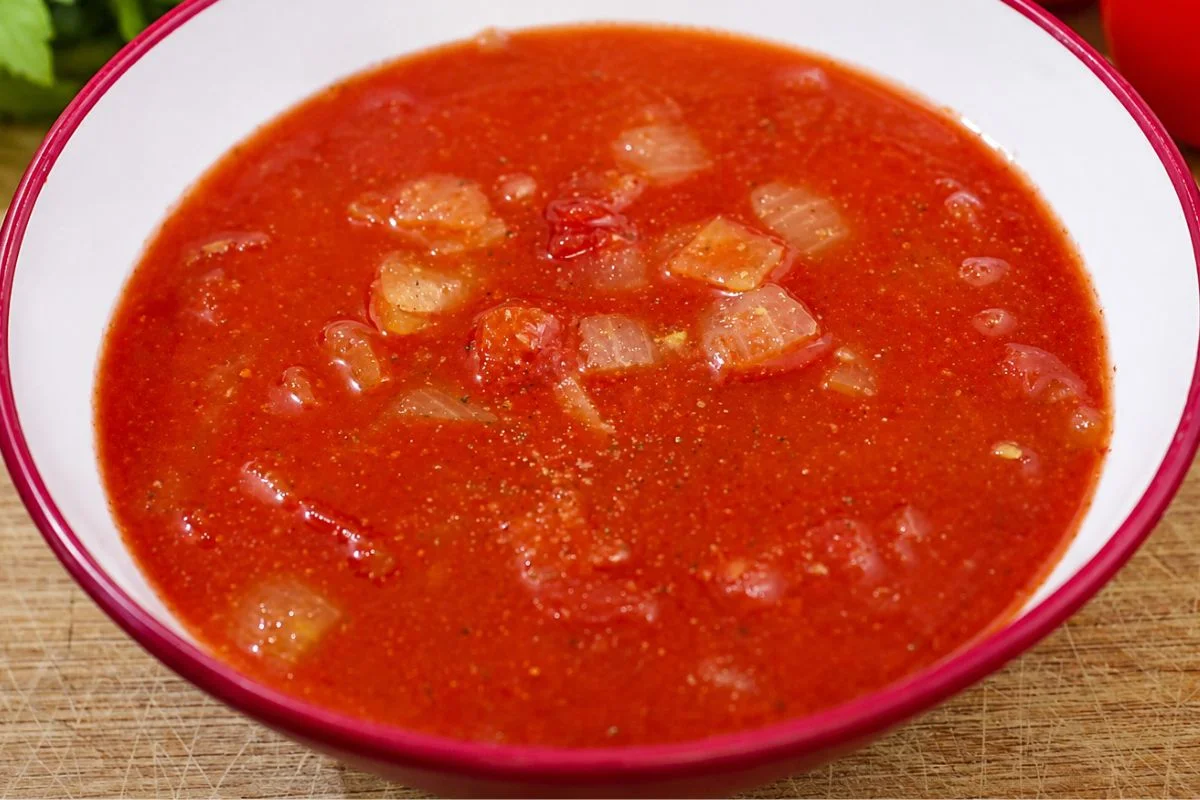 (VÍDEO) Receita da Semana: Molho de tomate com cerveja?