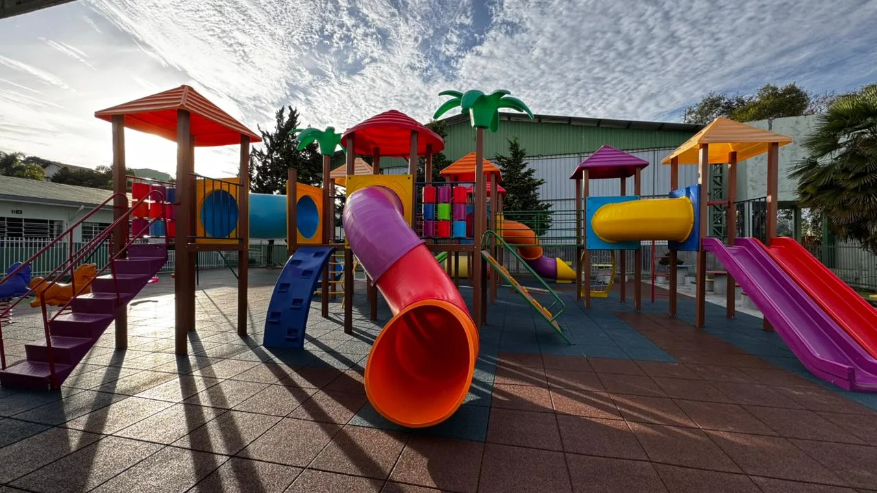 EBMI Denise C. Harms recebe novo parque infantil em São Bento do Sul
