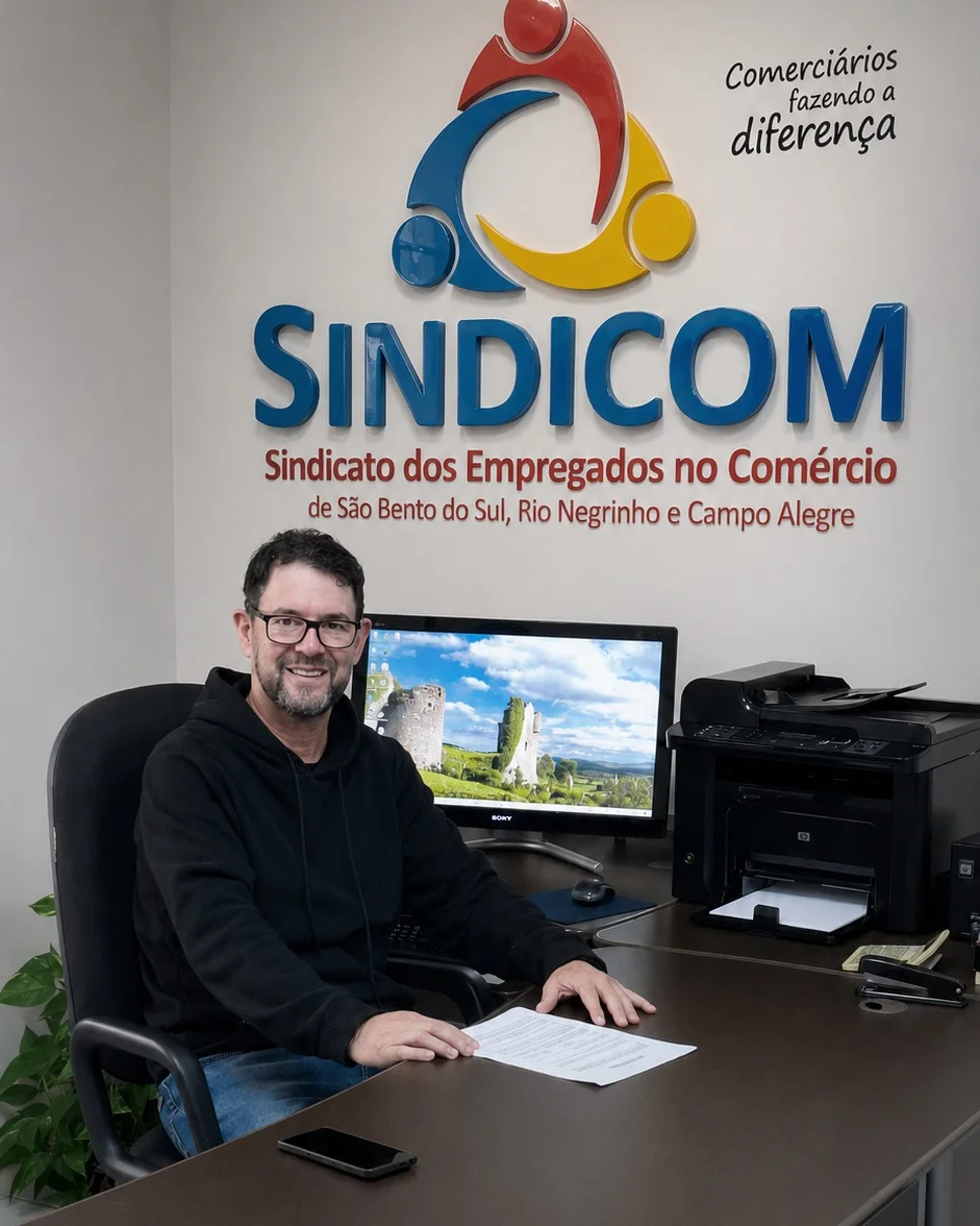 Recebendo o mesmo salário, 20 horas a menos de trabalho, 2 folgas na semana e mais tempo com a família: conheça o acordo assinado entre o Sindicato dos Comerciários e Supermercados Kock