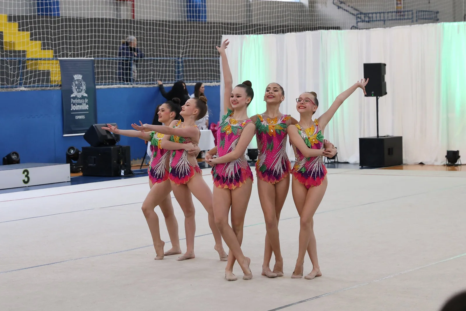 Joinville sedia Estadual de Ginástica Rítmica com 220 atletas de SC