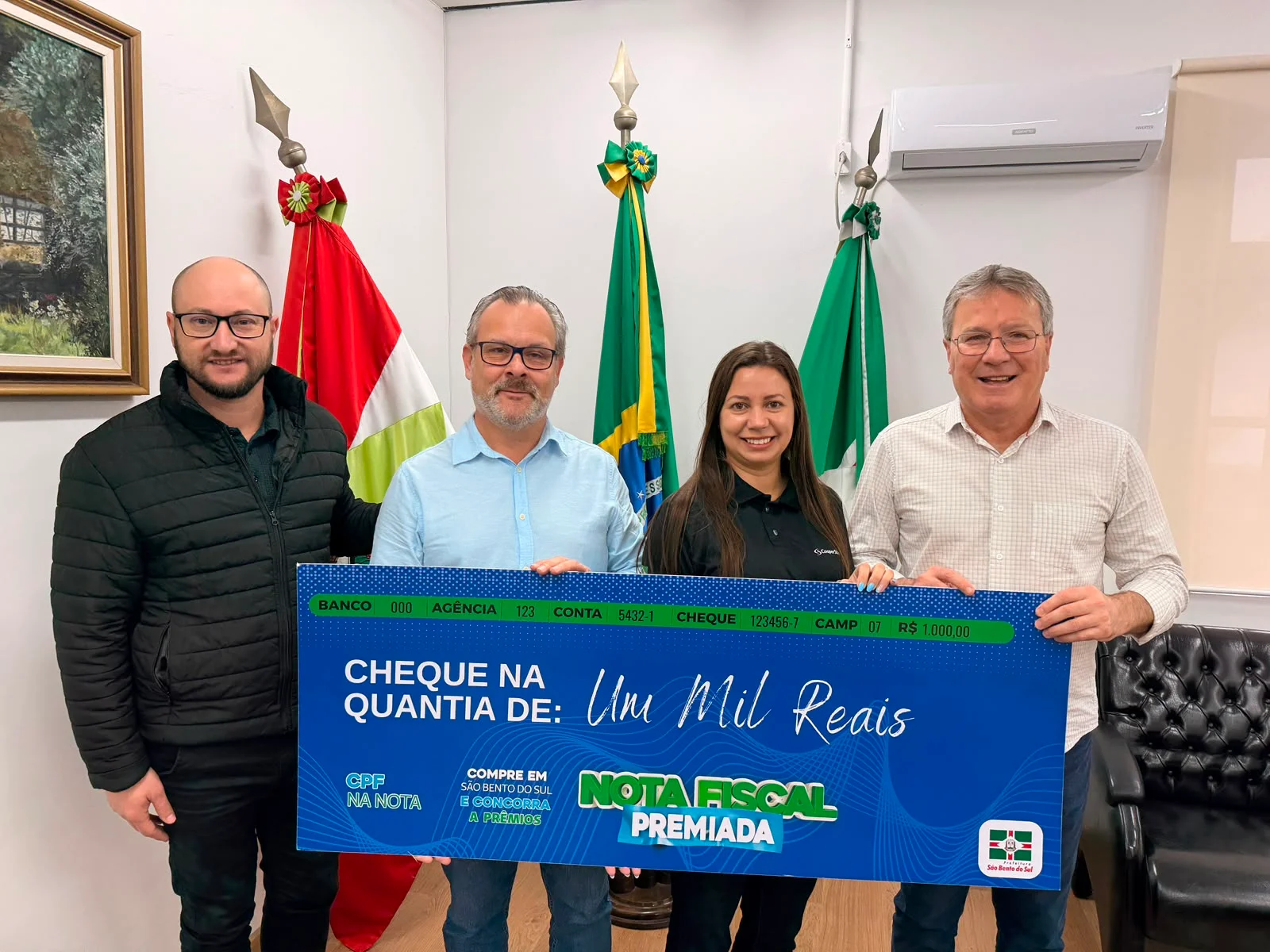 Prefeitura entrega prêmio do 4º sorteio da Nota Fiscal Premiada 2026 em São Bento do Sul