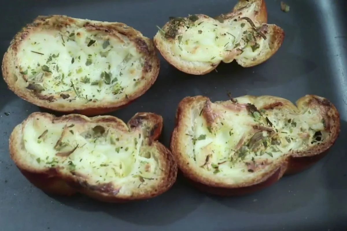 (VÍDEO) Receita da semana: torrada com requeijão