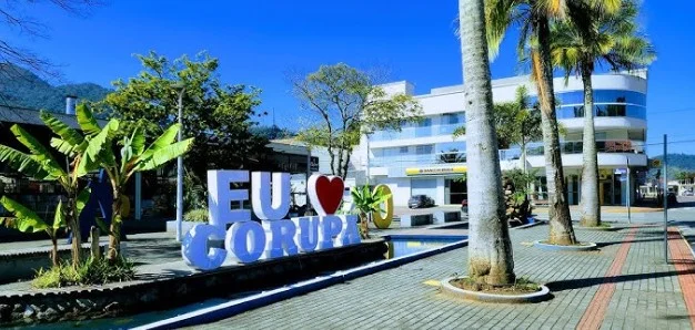 CORUPÁ CELEBROU SEUS 129 ANOS COM BOLO DE 129 QUILOS