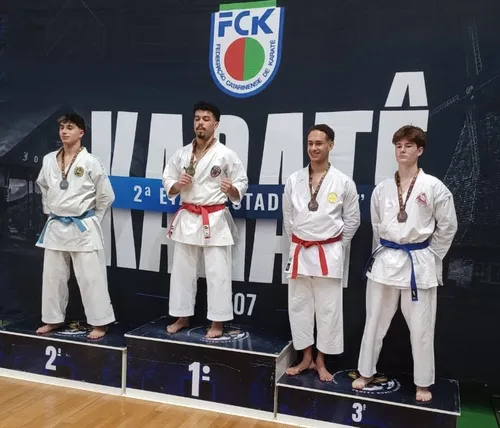 Saulo conquista bronze no Estadual de Karatê e disputa os Jogos Universitários Catarinenses
