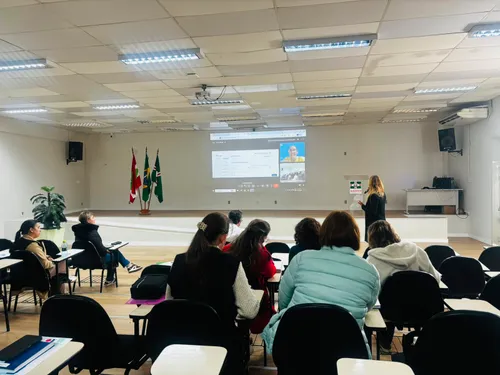 Educação promove formação sobre Busca Ativa Escolar para profissionais da rede municipal