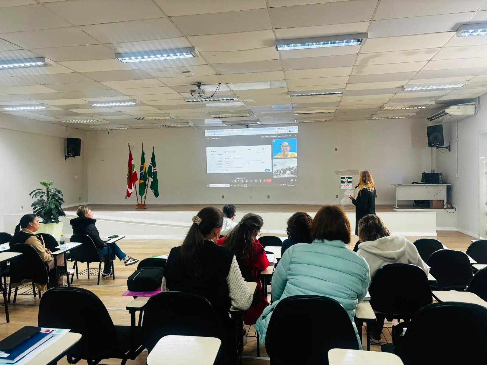 Educação promove formação sobre Busca Ativa Escolar para profissionais da rede municipal