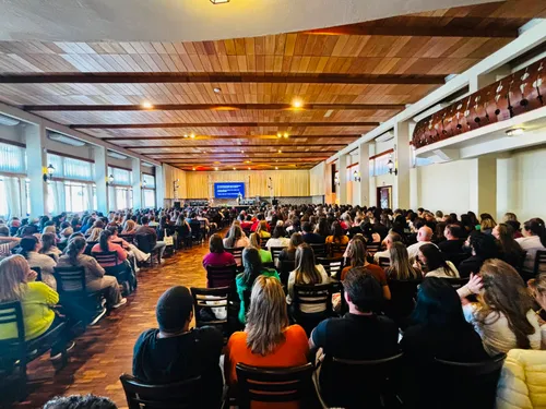 Seminário de Educação Inclusiva reúne mais de 600 profissionais da rede municipal em São Bento do Sul