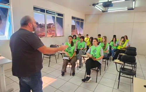 Jovens conhecem na prática o trabalho dos agentes de trânsito em ação educativa em São Bento do Sul