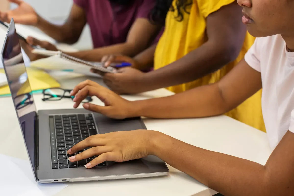 Projeto cria Política Estadual de Educação Digital avança na Alesc