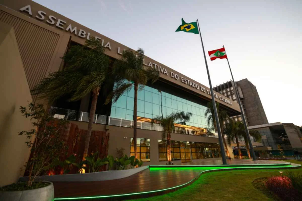 Alesc suspende sessões e reuniões das comissões