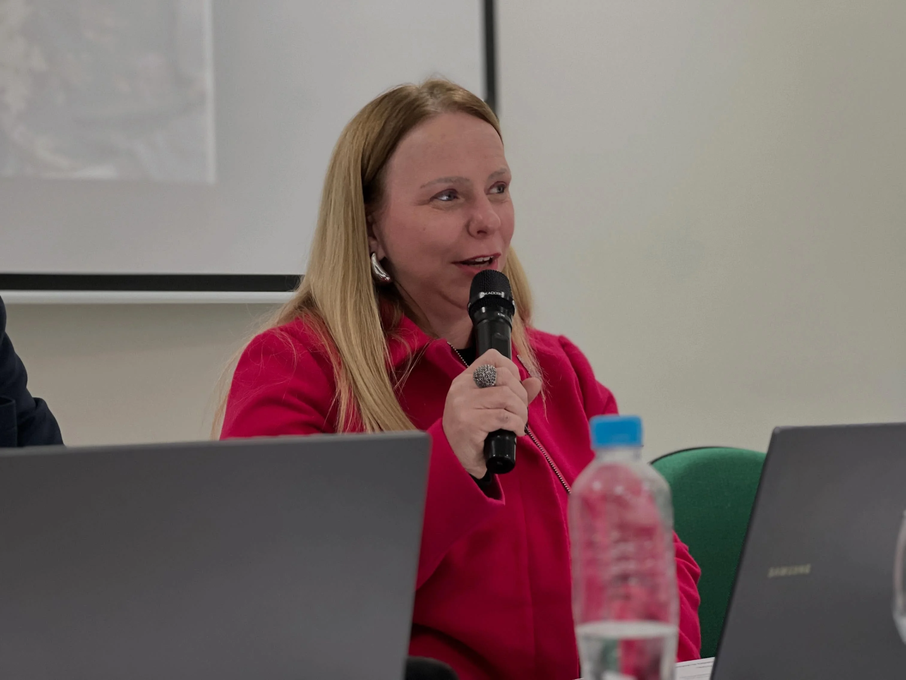 Cátia Friedrich deixa grupo político de Tomazini e expõe desgaste na base aliada