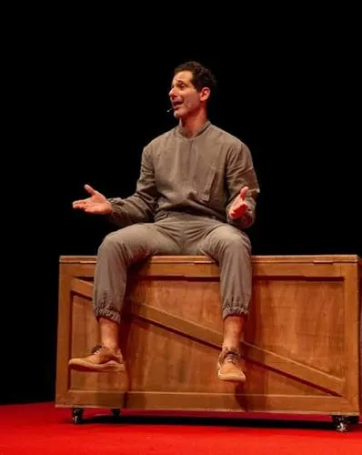 Mouhamed Harfouch apresenta espetáculo “Meu Remédio” em São Bento do Sul