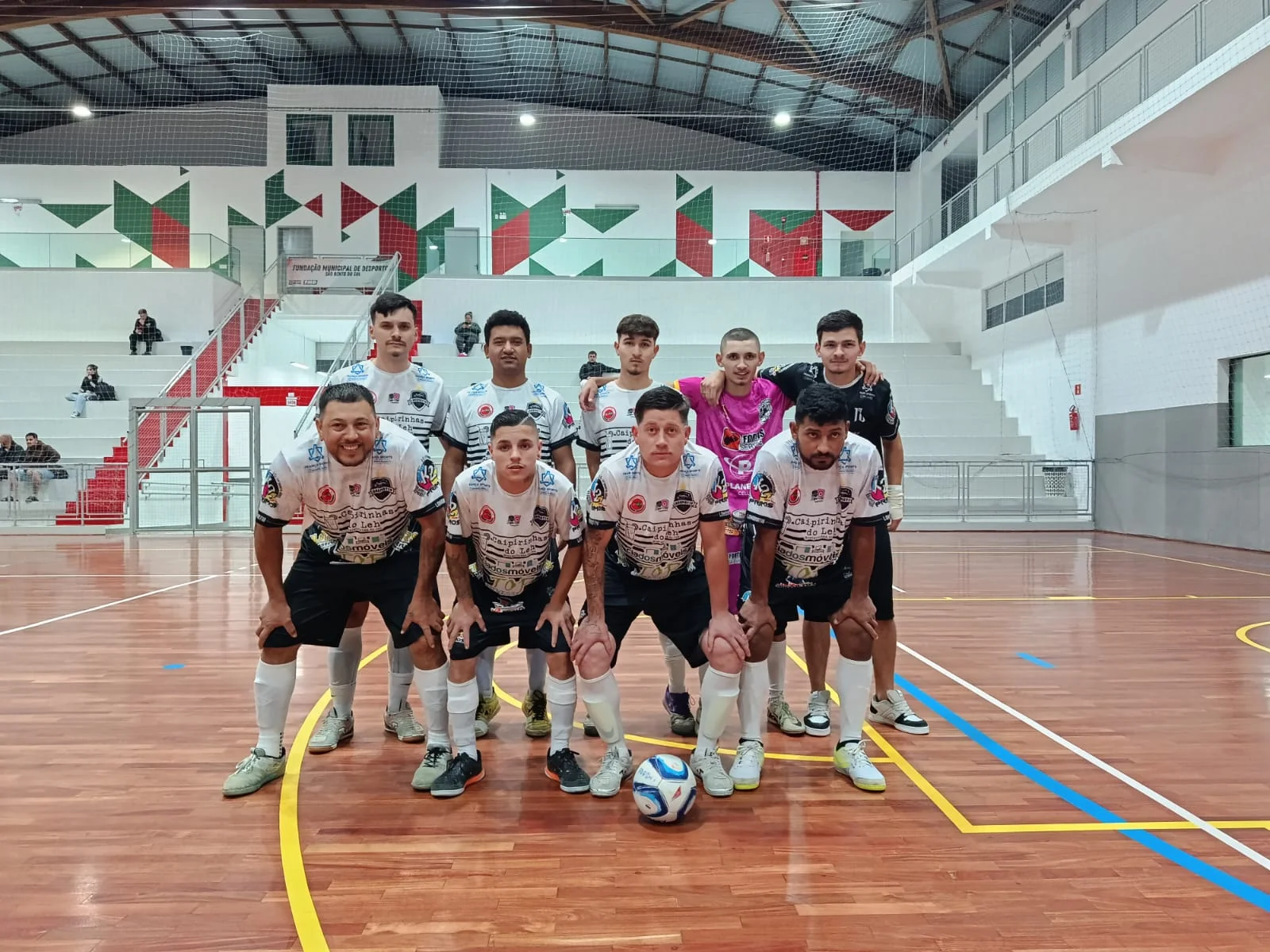 Magnatas, Pumas SBS e Milan do Brasil avançam no Futsal da 3ª Divisão