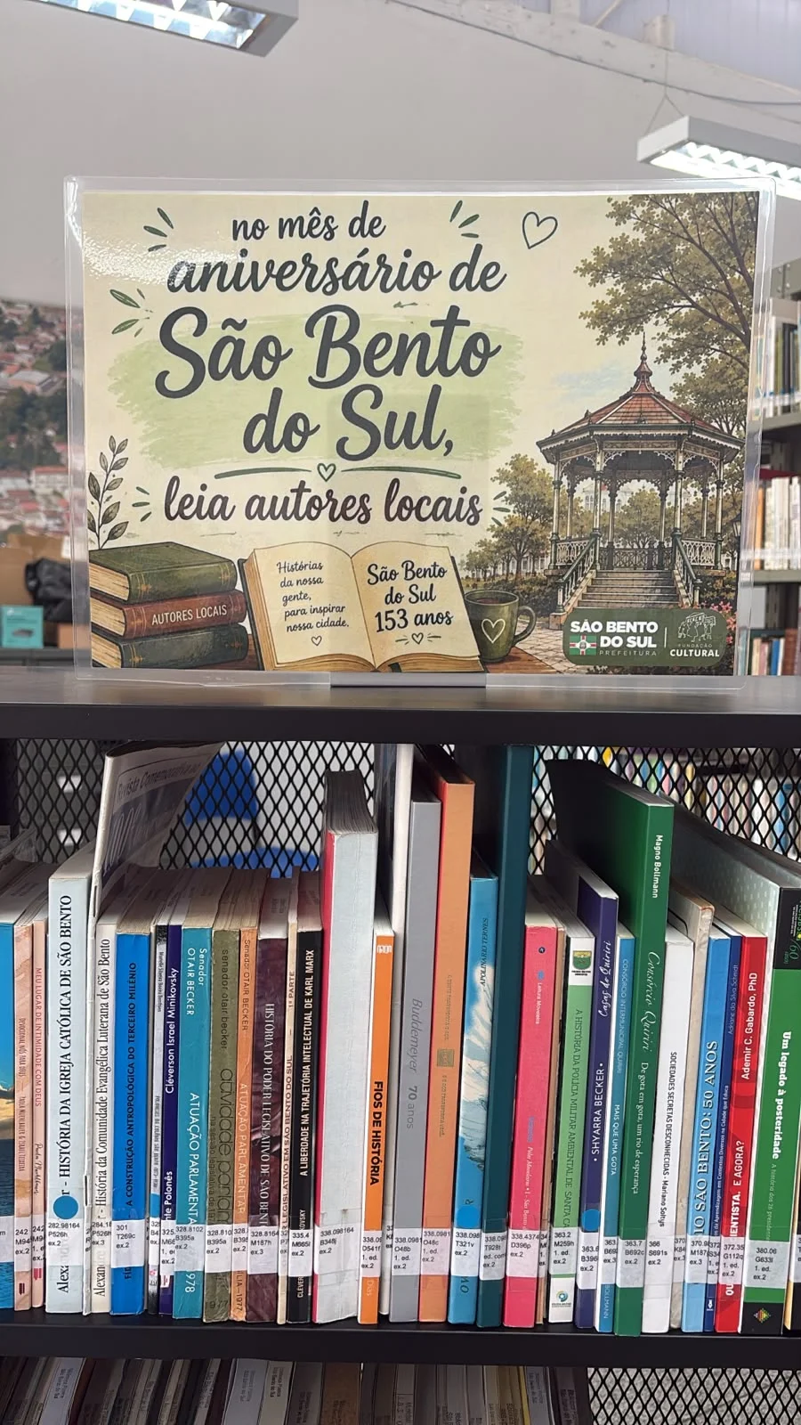 Biblioteca de São Bento do Sul destaca escritores locais durante o mês de aniversário do município