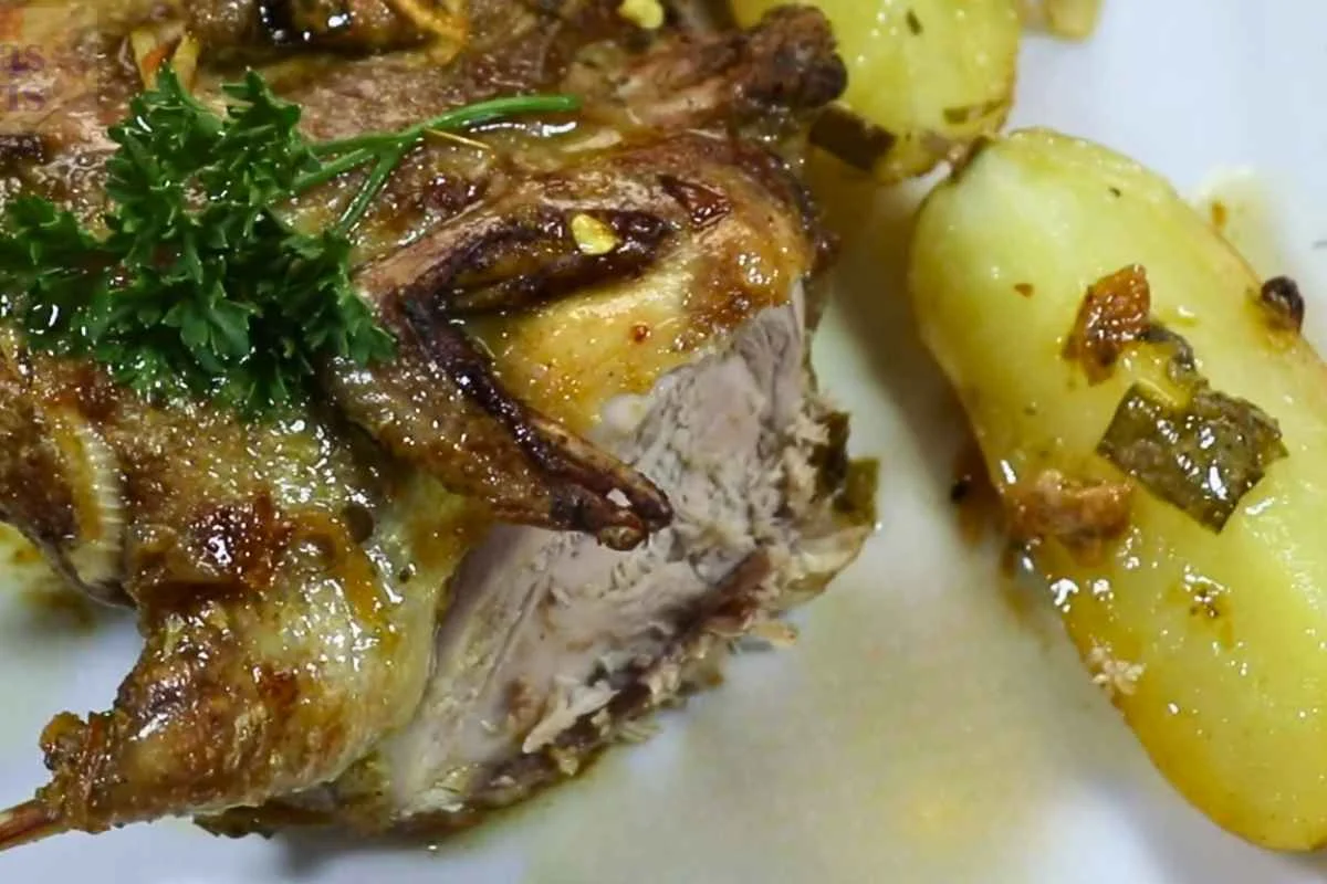 (VÍDEO) Receita da Semana: Codorna com batatas no forno