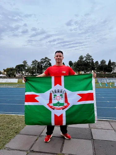 Lucas Azevedo conquista ouro e prata no XVIII Troféu Brasil de Atletismo Máster