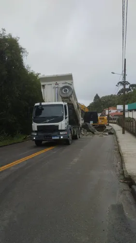 Rua é interditada para obra de contenção no bairro Cruzeiro