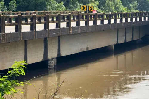 Rio da região próximo ao nível de alerta
