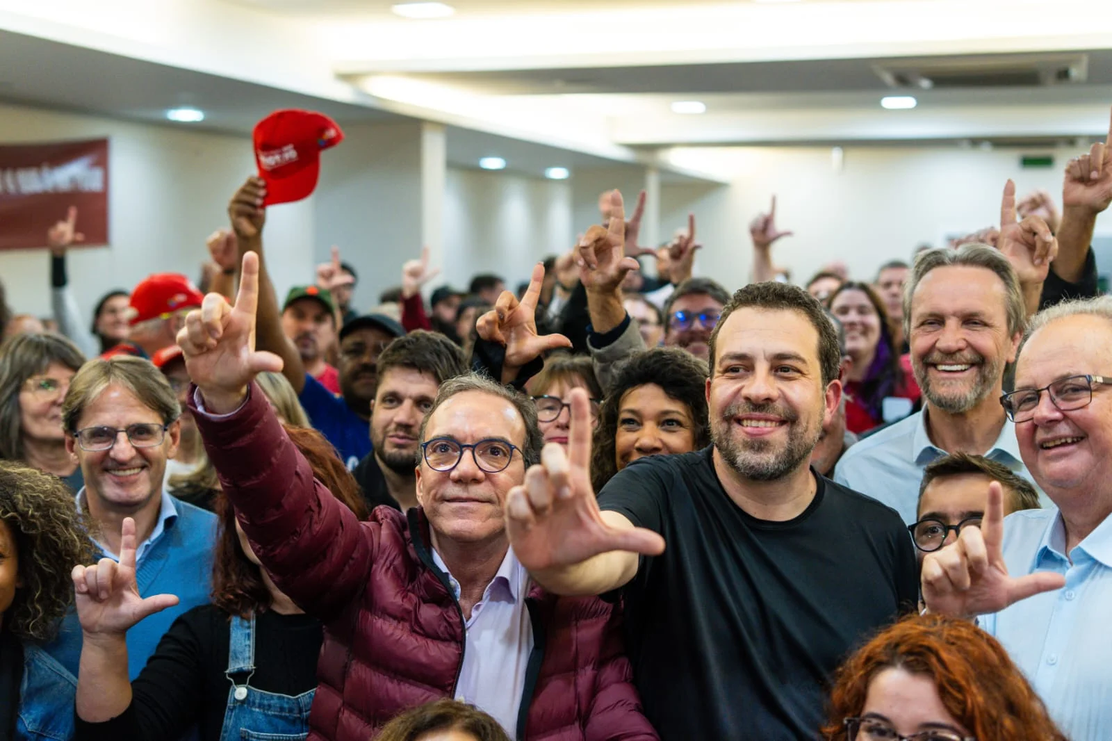 *Guilherme Boulos participa de ato em apoio a Lula no Largo da Alfândega, em Florianópolis*
_Mobilização será realizada nesta quinta-feira (15), às 17h30