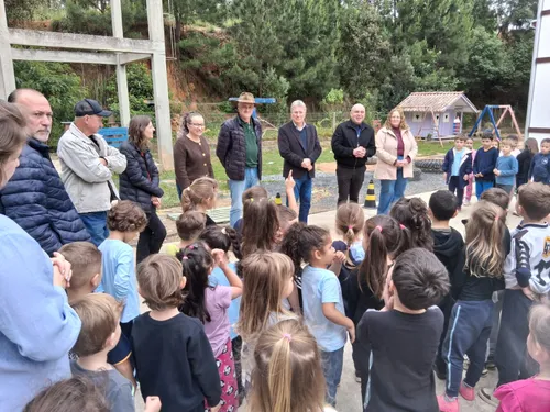 Projeto Zum Zum da Vida leva abelhas sem ferrão às escolas