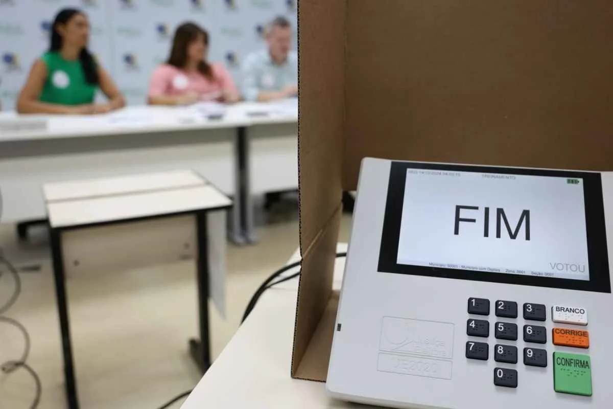 Os direitos de idosos e pessoas com deficiência para votar