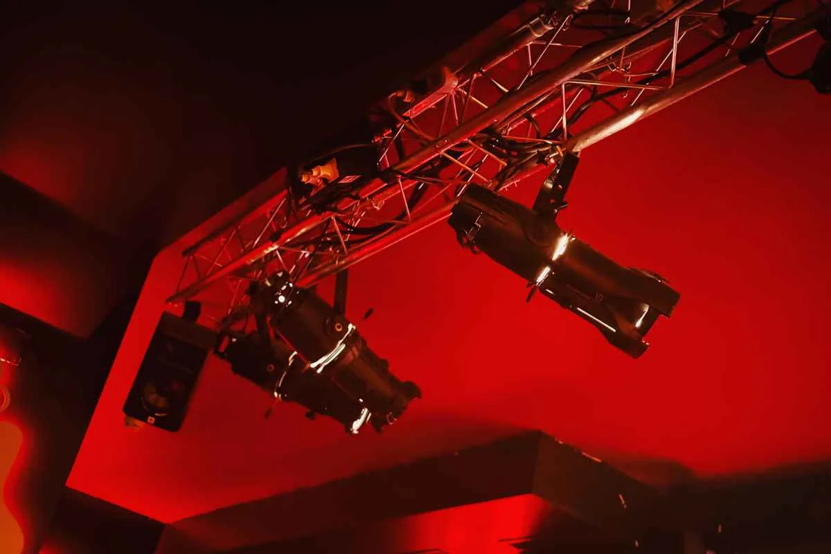 Papanduva prepara palco para o Natal