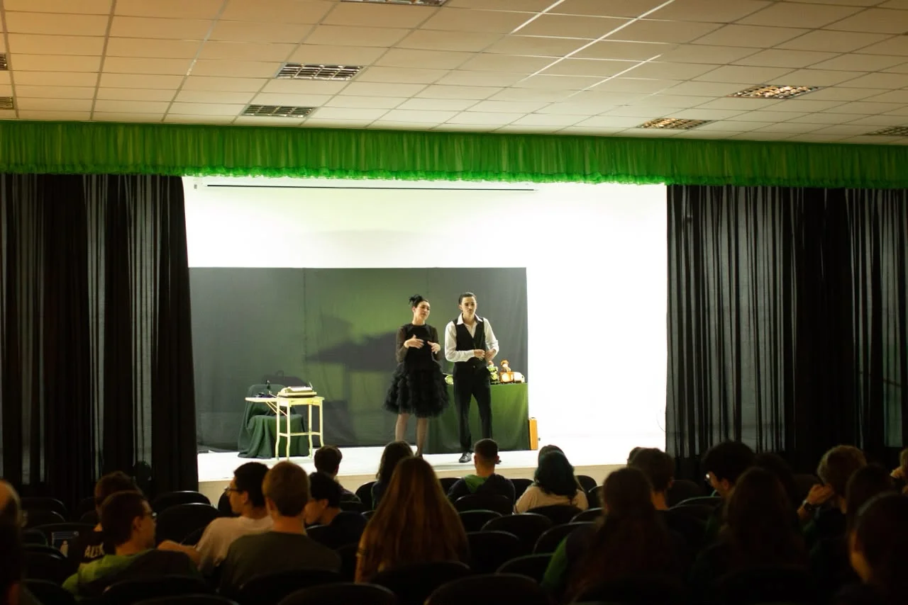 Outubro Teatral leva 18 apresentações gratuitas a escolas públicas de São Bento do Sul
