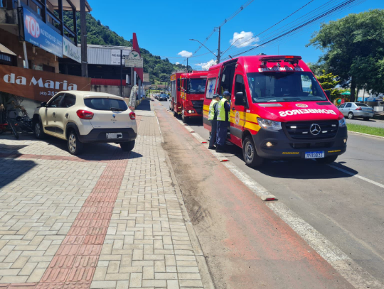 Imagem para matéria Condutora colide com muro 