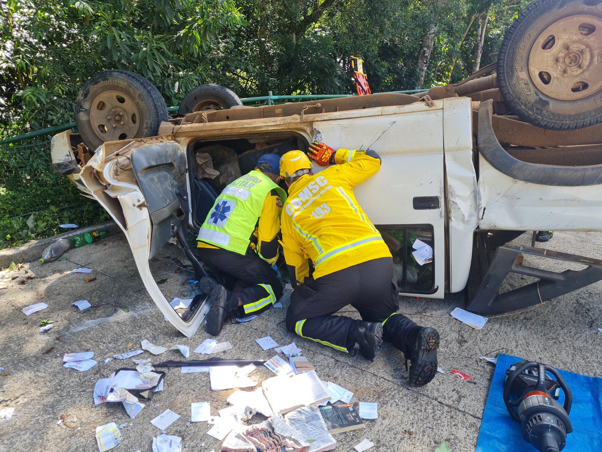 Imagem para matéria Motorista fica preso em veículo após capotamento em Porto União 